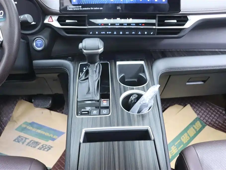 Toyota Sienna 2021 2.5L Hybrid Platinum Edition фото 27