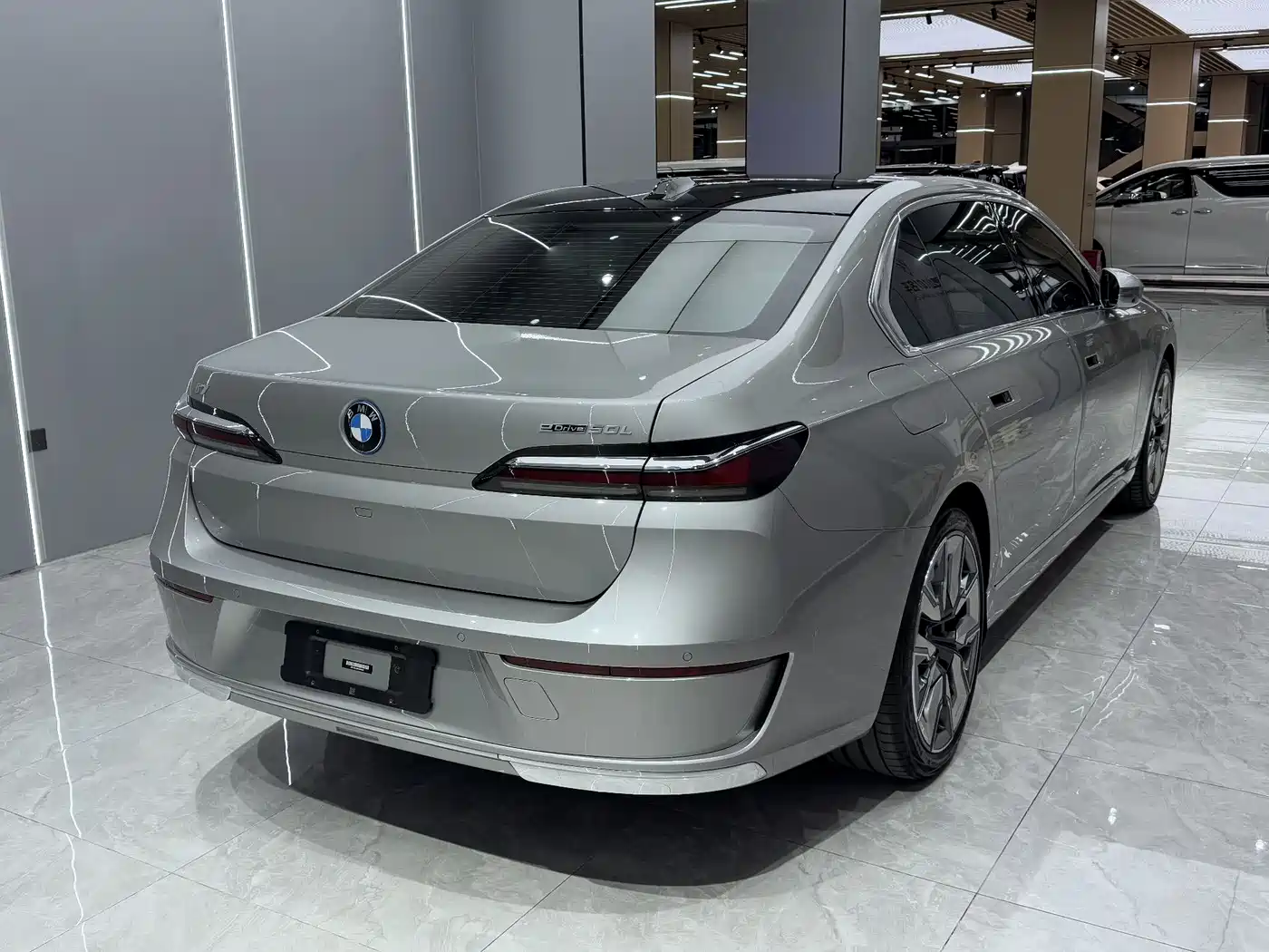 BMW I7