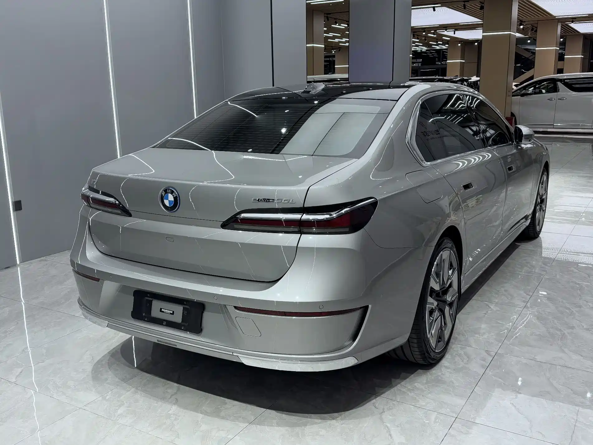 Фото 9 - BMW i7