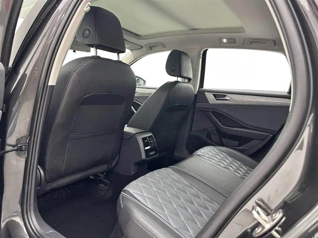 Volkswagen Sagitar 2023 300TSI DSG Surpassing Edition фото 21