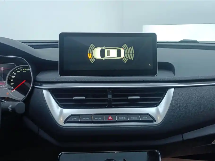 Hongqi H5 2022 Classic Facelift 1.8T Automatic Smart Connect Flag Enjoyment Edition фото 13