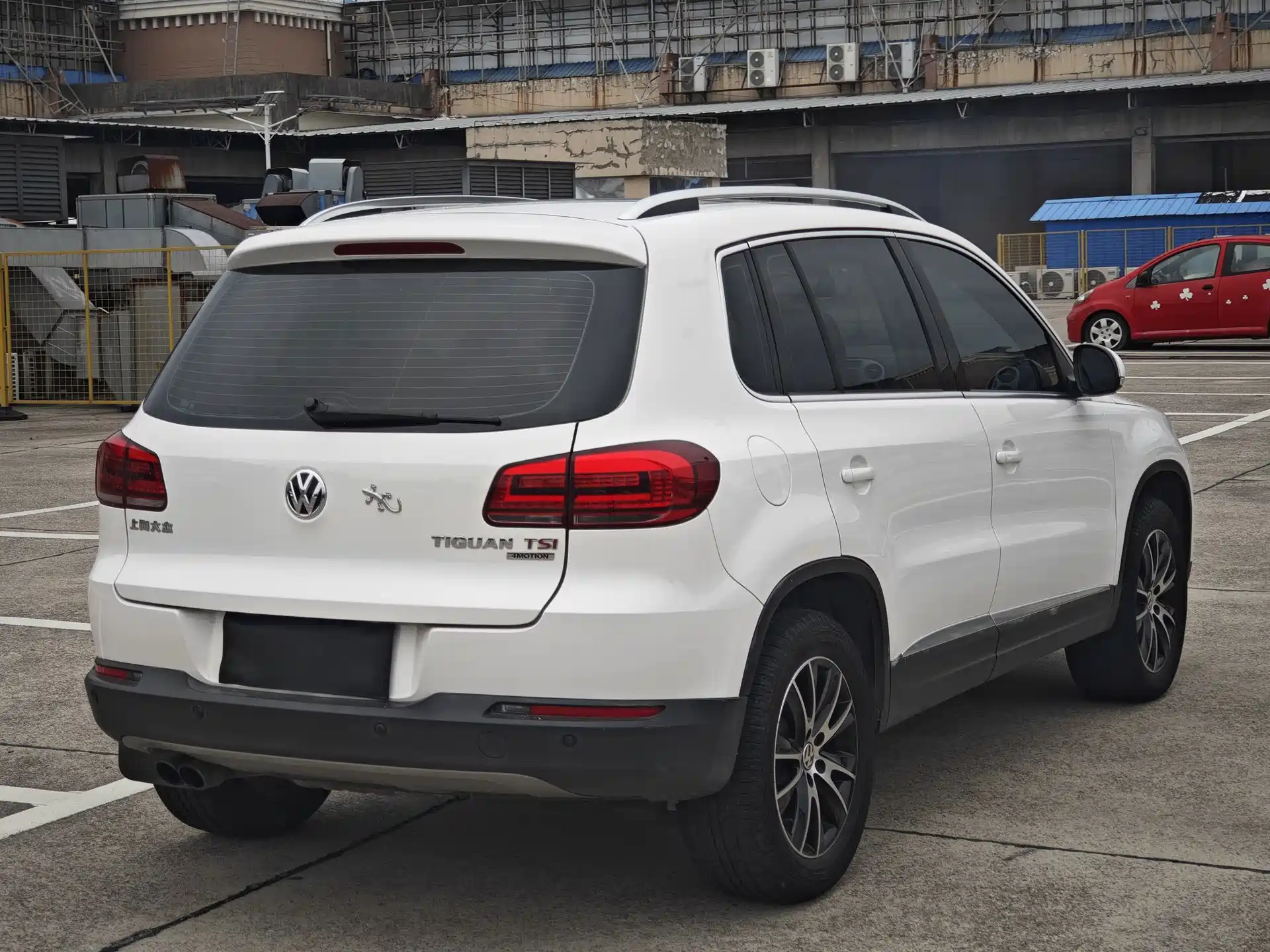 Photo 7 - Volkswagen Tiguan