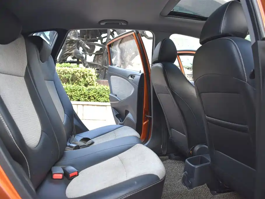 Hyundai Reina 2014 Model 1.4L Automatic GLX фото 9