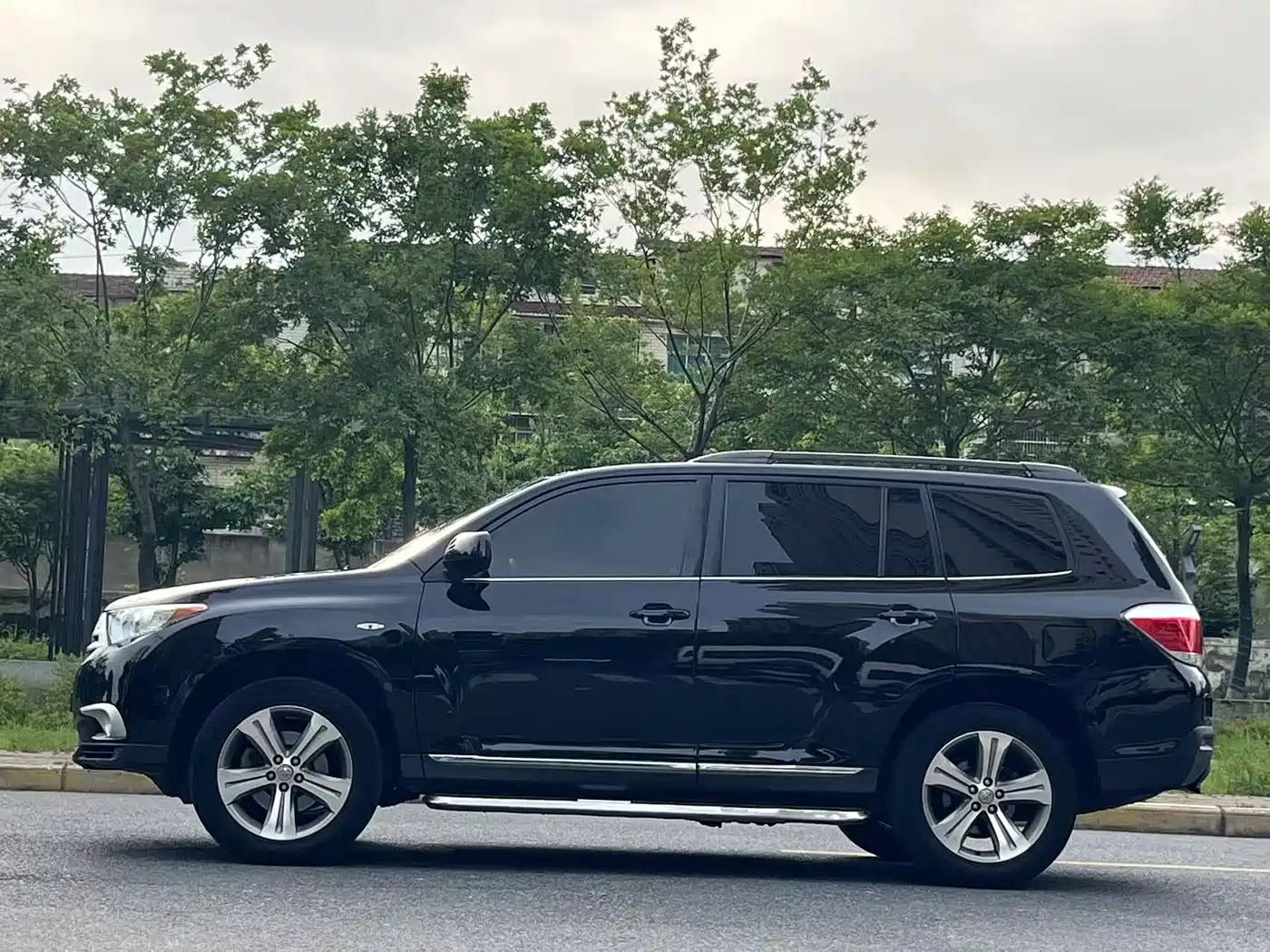 Toyota Highlander 2012 2.7L 2WD 7-Seater Luxury Edition фото 7