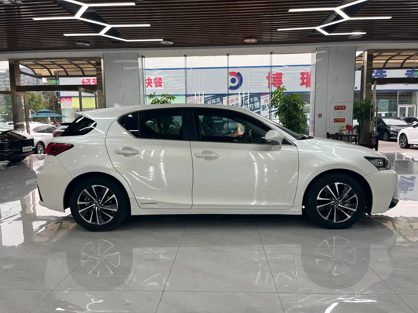 Lexus CT 2019 2017 CT200h Elite Edition Monochrome China V