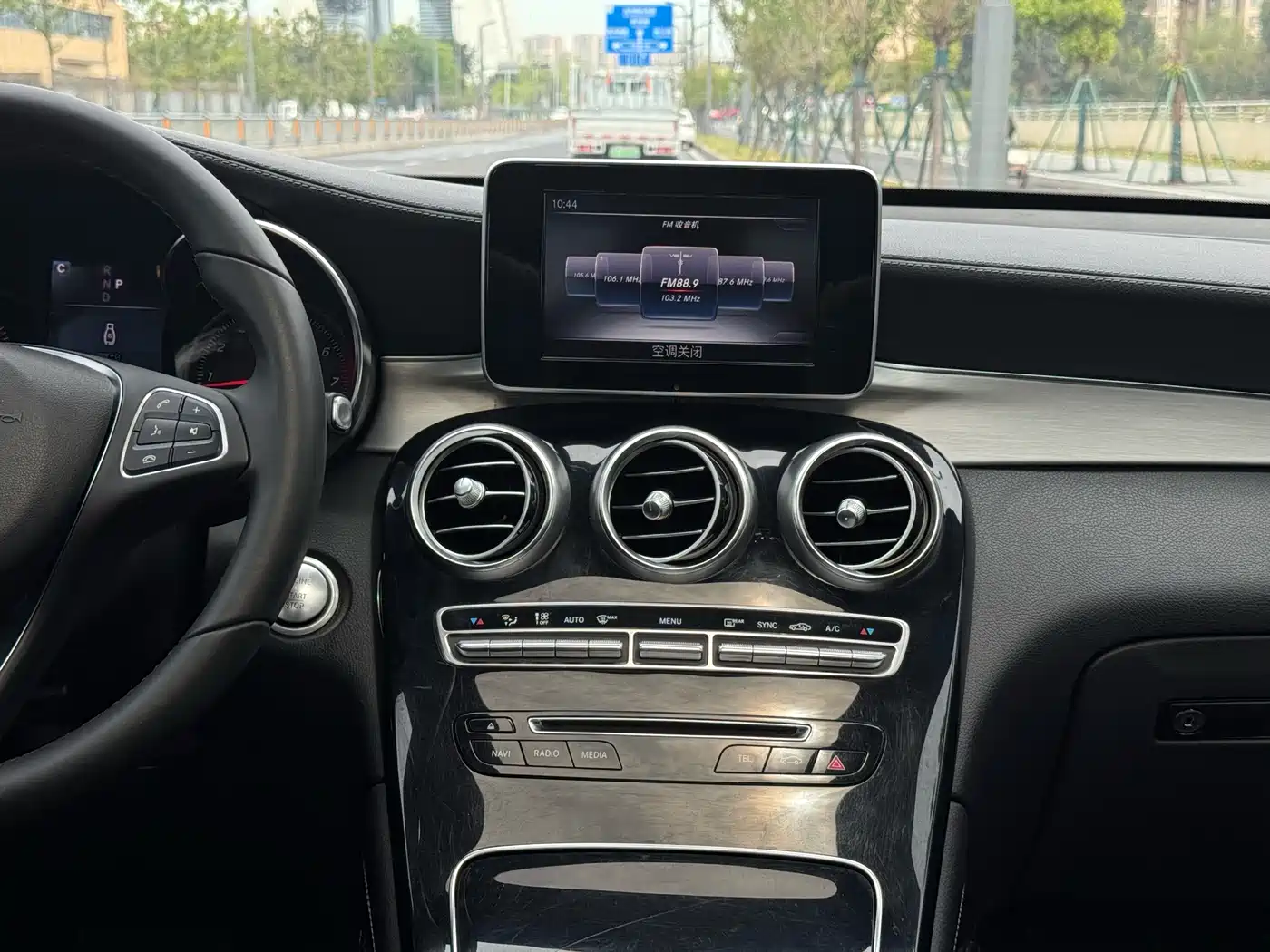 Mercedes-Benz GLC 2016 GLC 200 4MATIC фото 5
