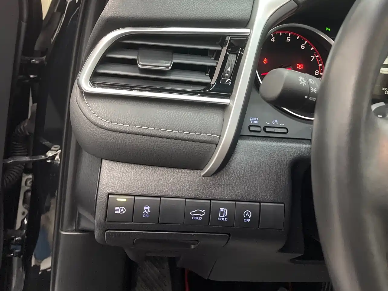 Toyota Camry 2022 2.0S Knight Edition фото 12