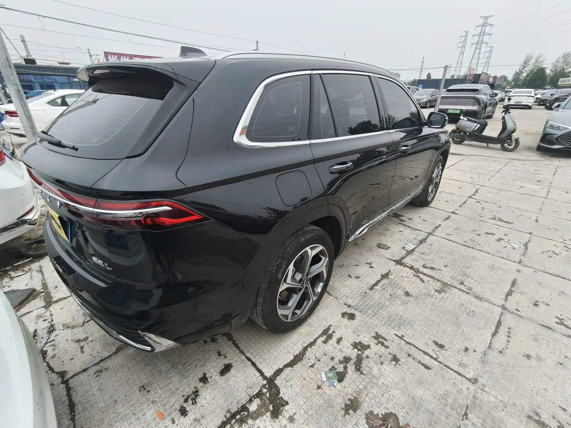 Фото 14 - Geely Monjaro