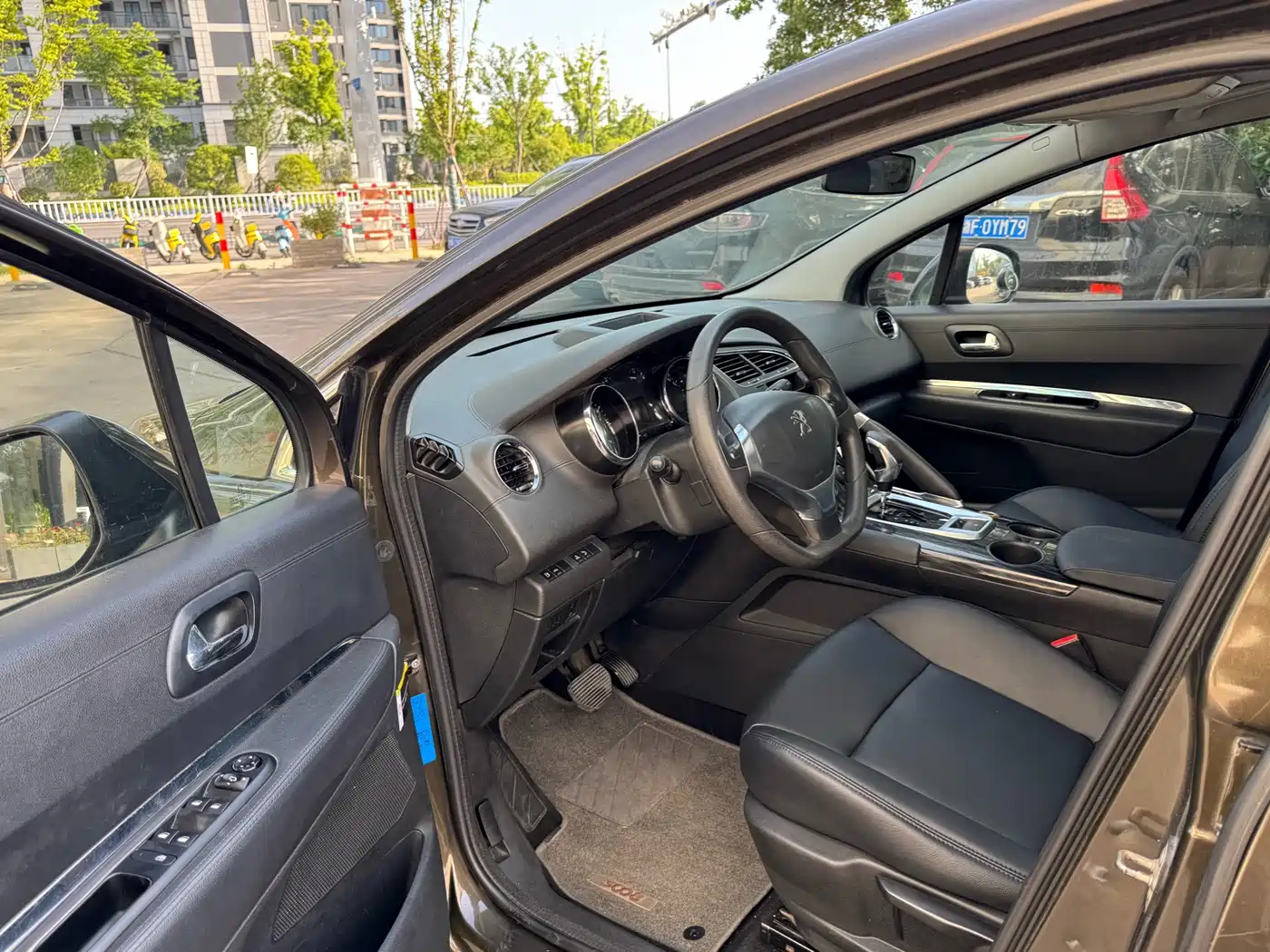 Peugeot 3008 2015 2.0L Automatic Classic Edition фото 8