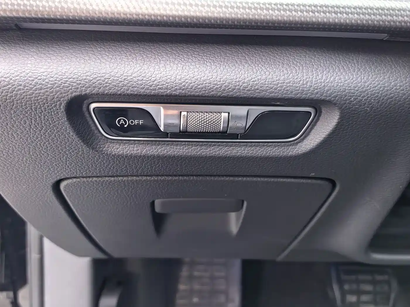 Hongqi H5 2024 1.5T DCT Smart Connect Flag Rhythm Edition фото 13
