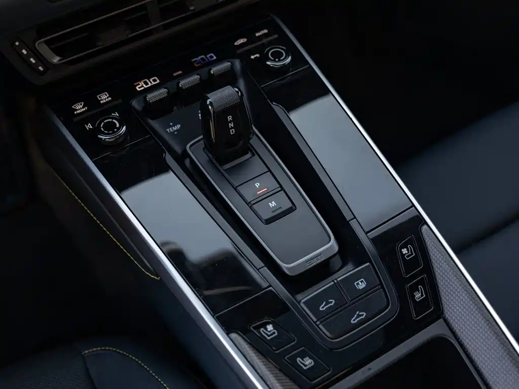 Porsche 911 2023 Turbo S 3.7T фото 15