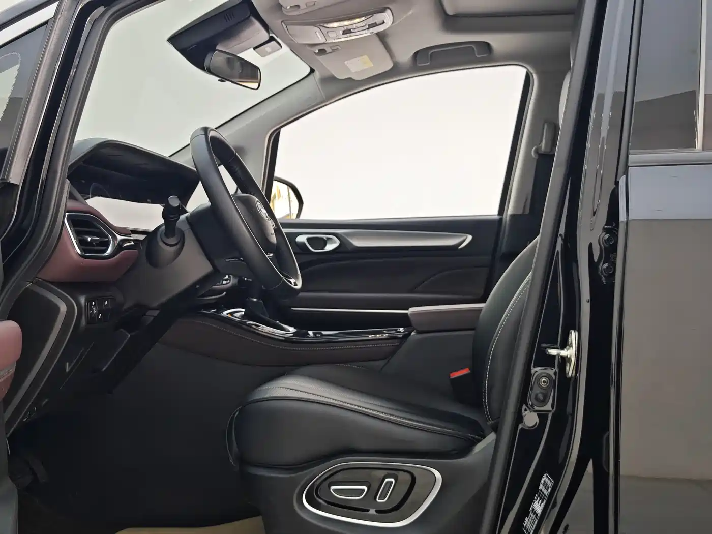 GAC Trumpchi Trumpchi M6 2023 PRO 270T DCT Luxury Edition фото 7