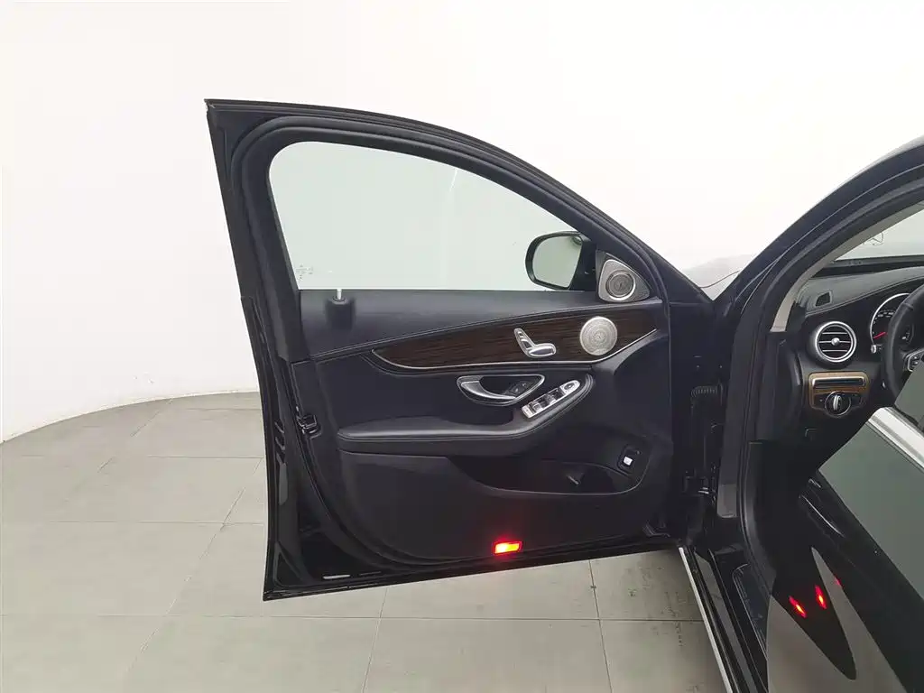 Mercedes-Benz C-Class 2016 C 180 L фото 8