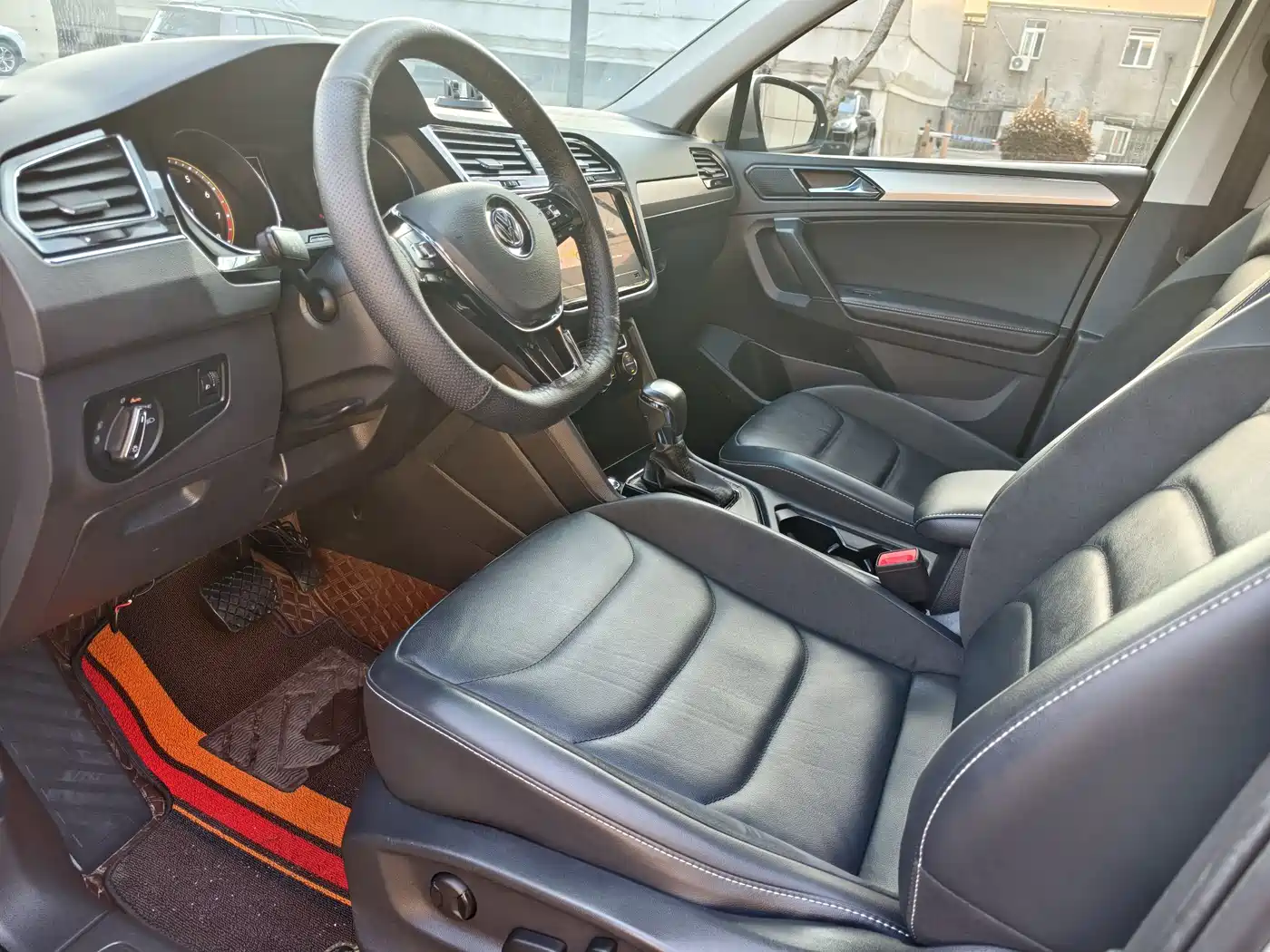 Volkswagen Tiguan L 2019 330TSI Automatic 2WD Smart Luxury Edition China VI фото 12