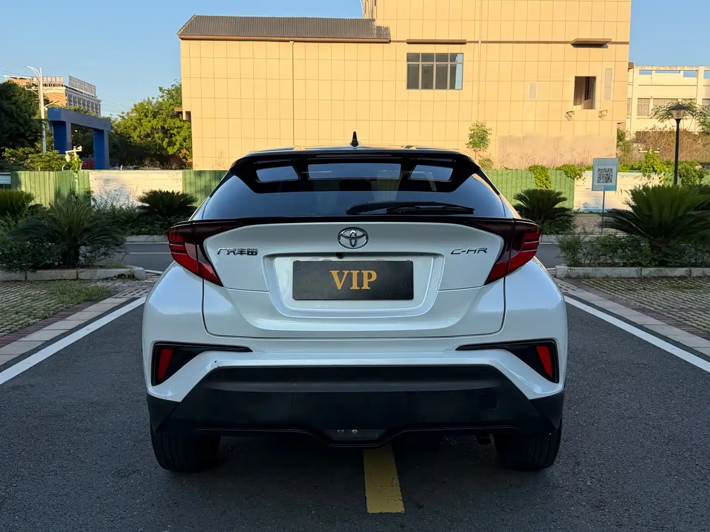 Toyota C-HR 2021 2.0L Luxury Edition фото 9
