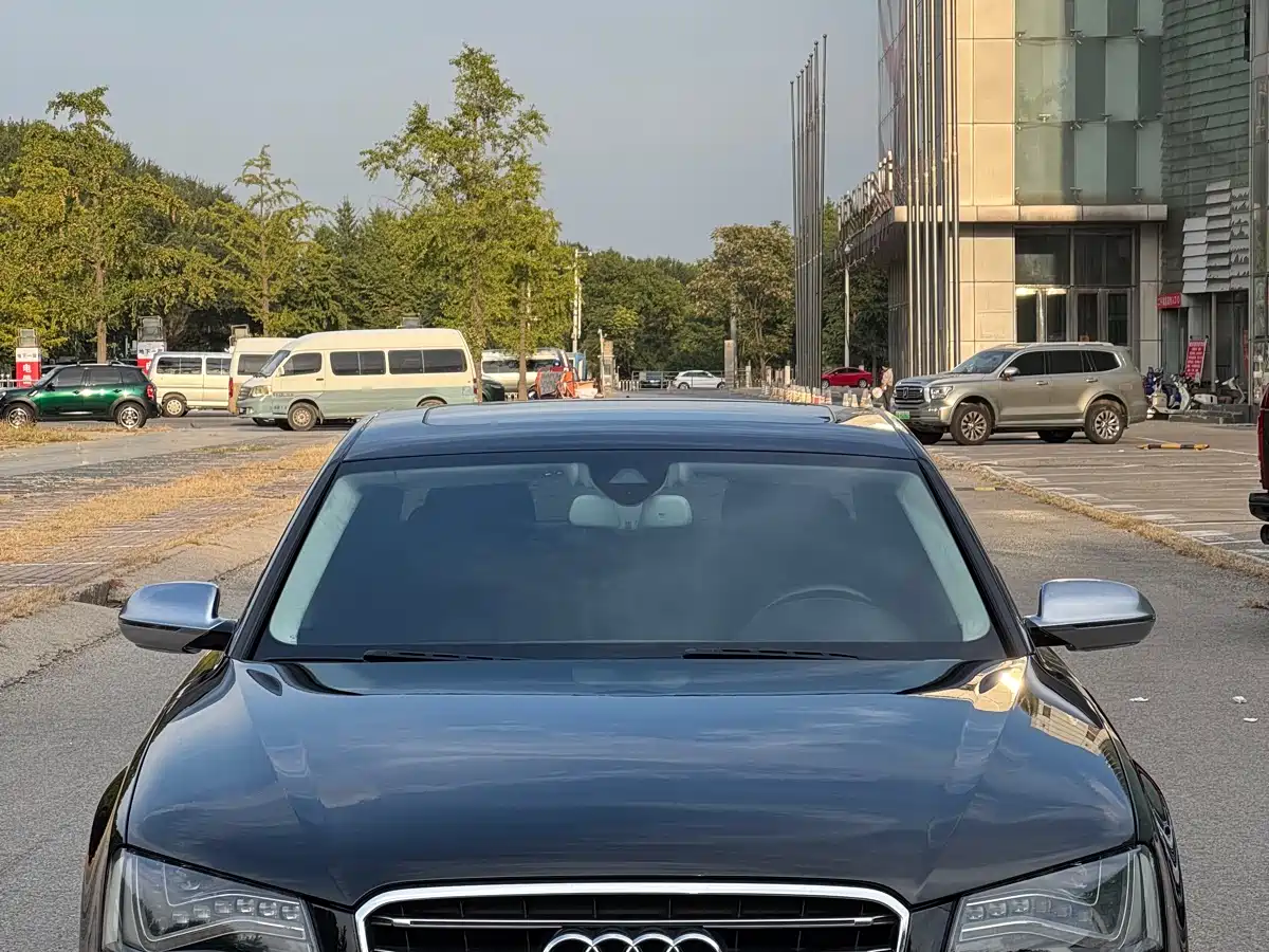 Audi S8 2013 S8 4.0TFSI quattro фото 9