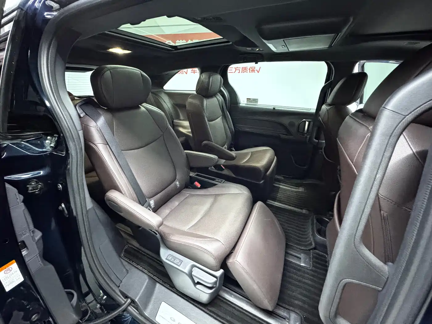 Toyota Granvia 2023 2.5L Hybrid Flagship VIP Edition фото 18