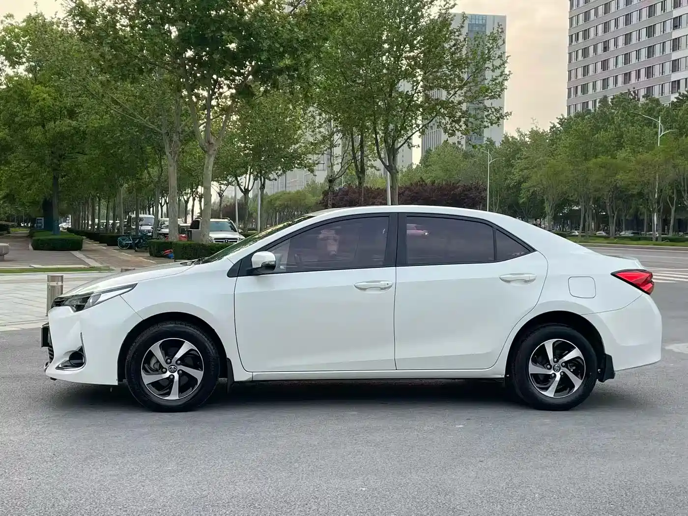 Toyota Levin 2017 Facelift 185T CVT Elite (China V) фото 3
