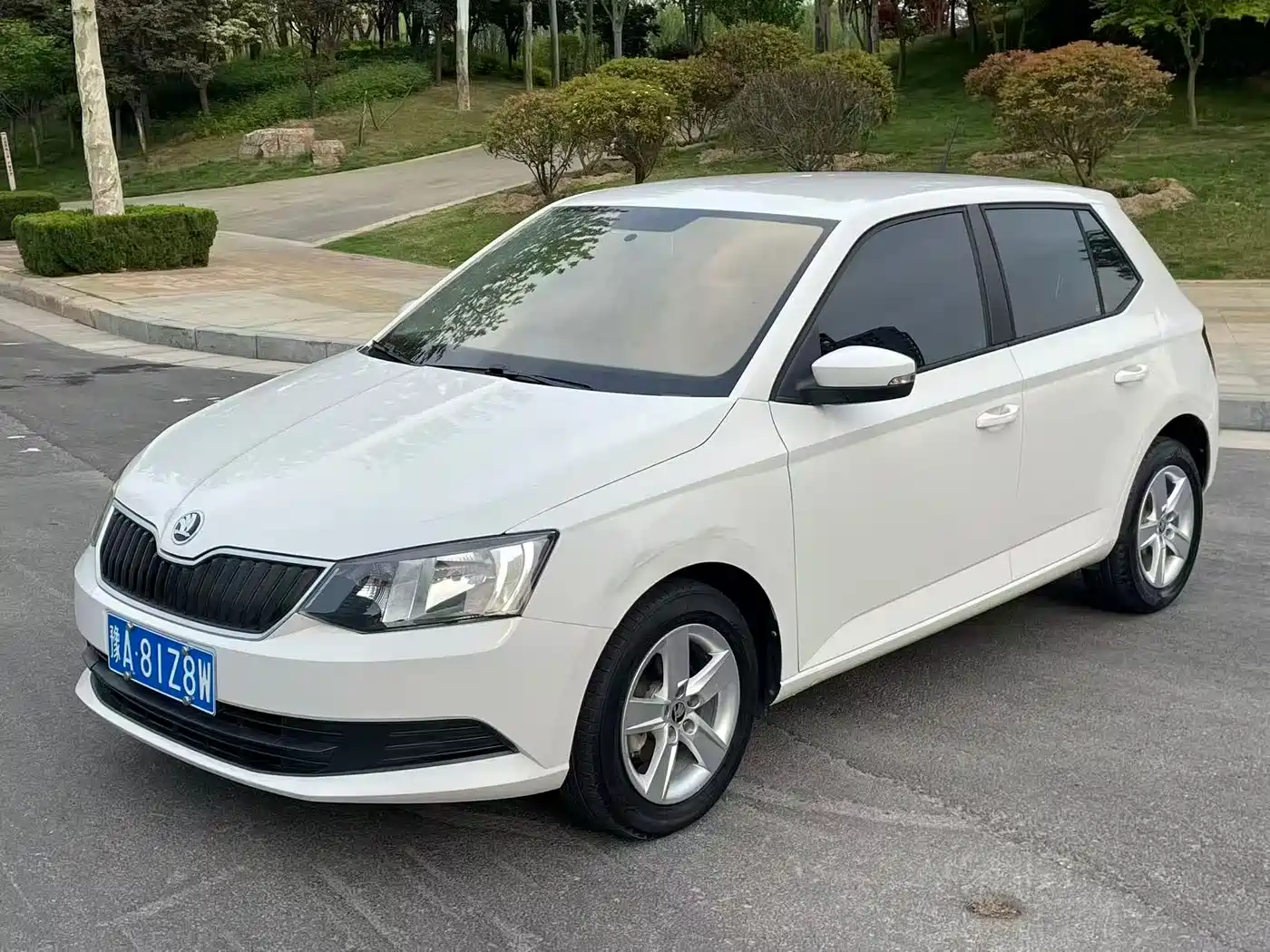 Škoda Fabia 2017 1.4L Auto Car Enjoy Edition фото 2