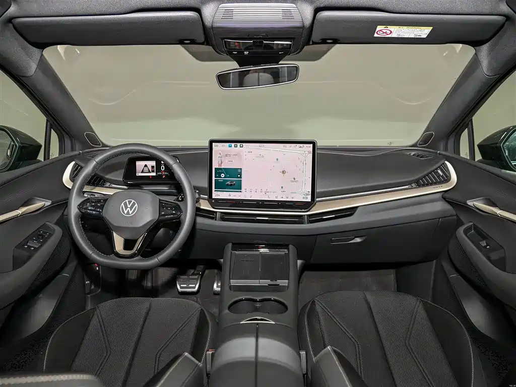 VOLKSWAGEN WITH THE CROWD 06