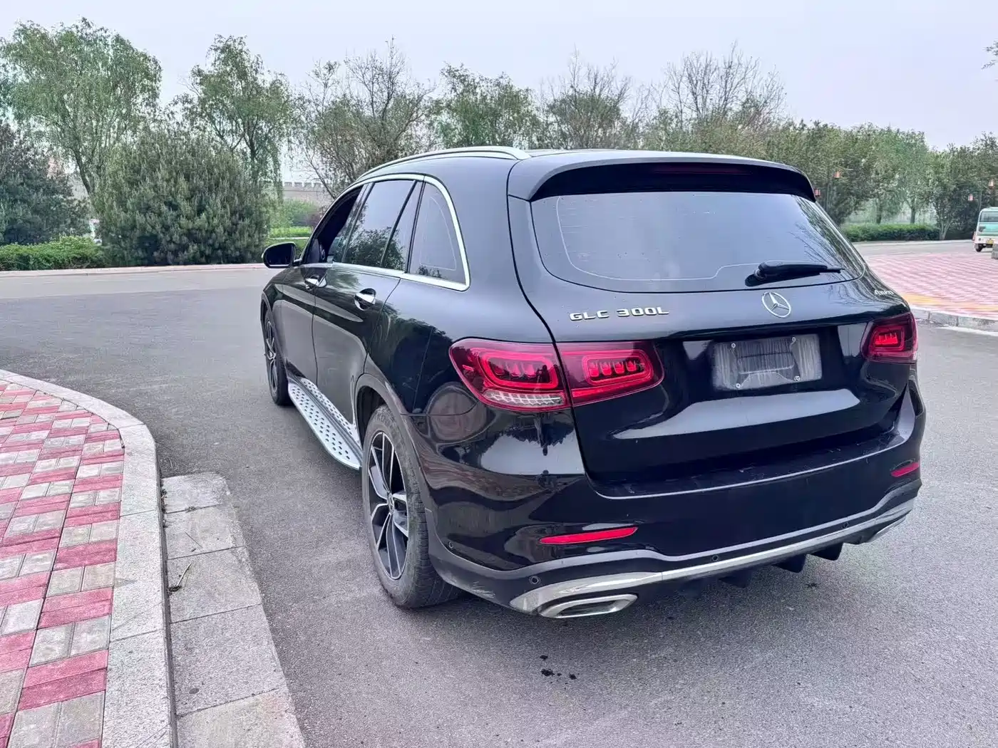 MERCEDES-BENZ GLC