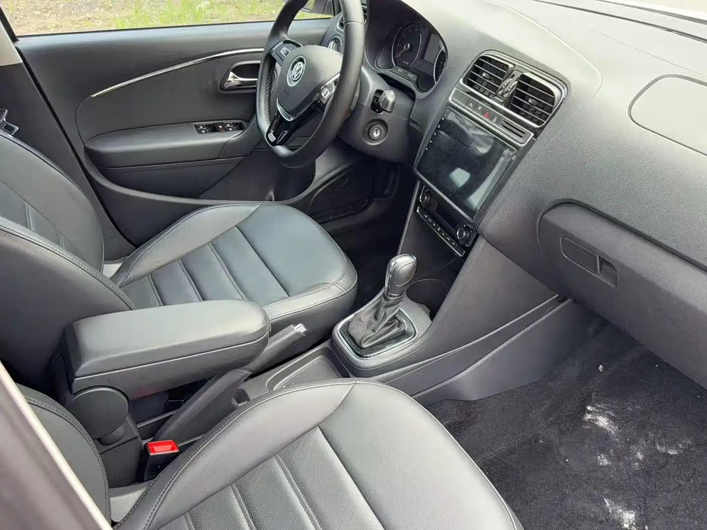 Volkswagen Polo 2016 1.6L Automatic Luxury фото 4