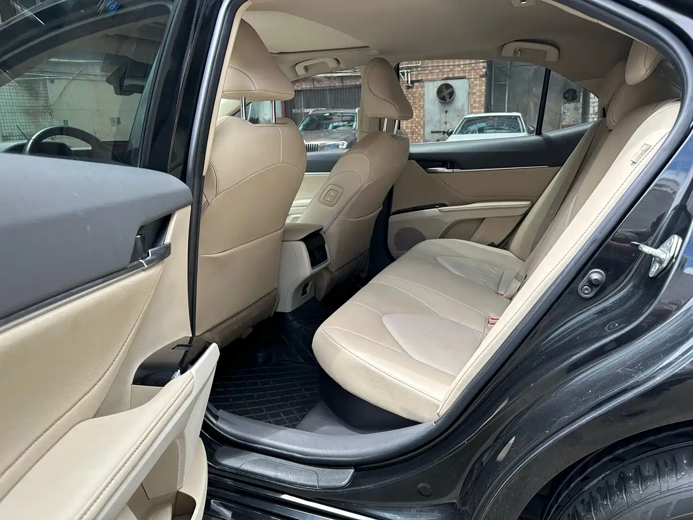 Toyota Camry 2021 Hybrid 2.5HGVP Leading Edition фото 6