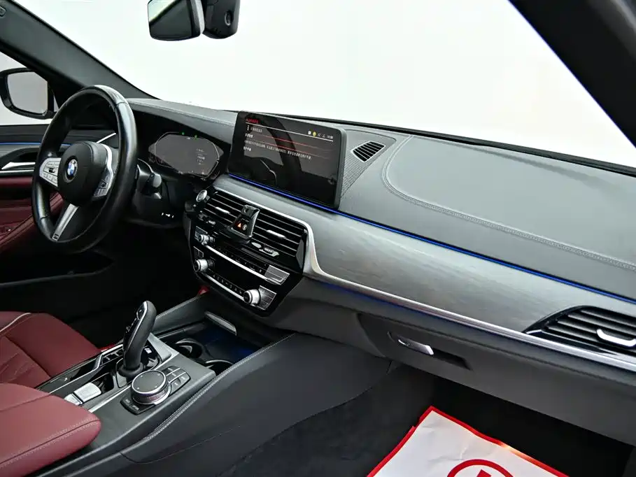 BMW 5 Series 2023 530Li Leading M Sport Package фото 16