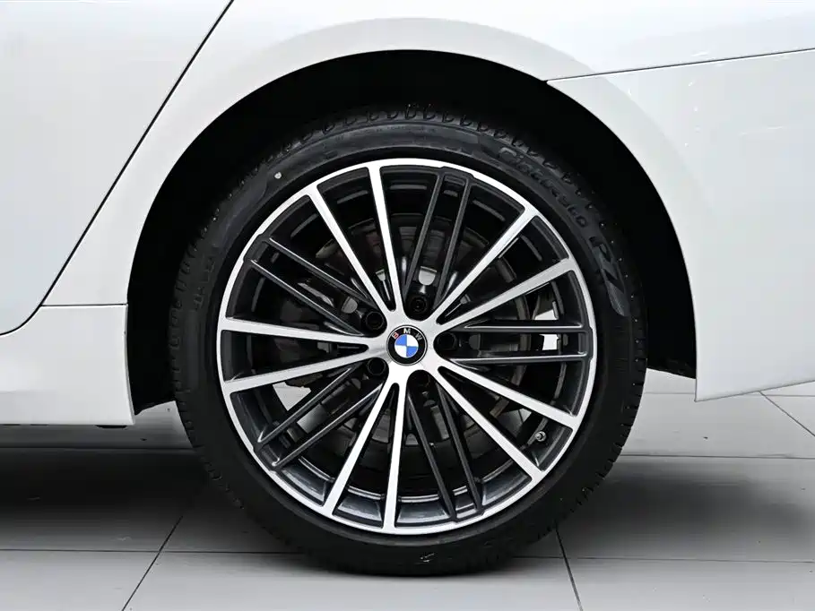 BMW 5 Series 2023 530Li Leading M Sport Package фото 36