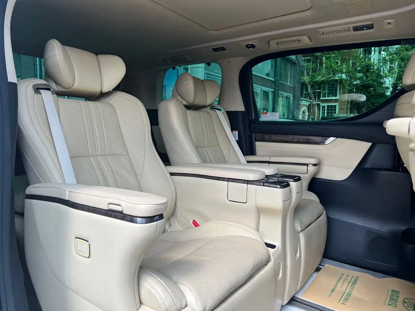 Toyota Vellfire 2020 Twin Engine 2.5L HV Premium Edition фото 5