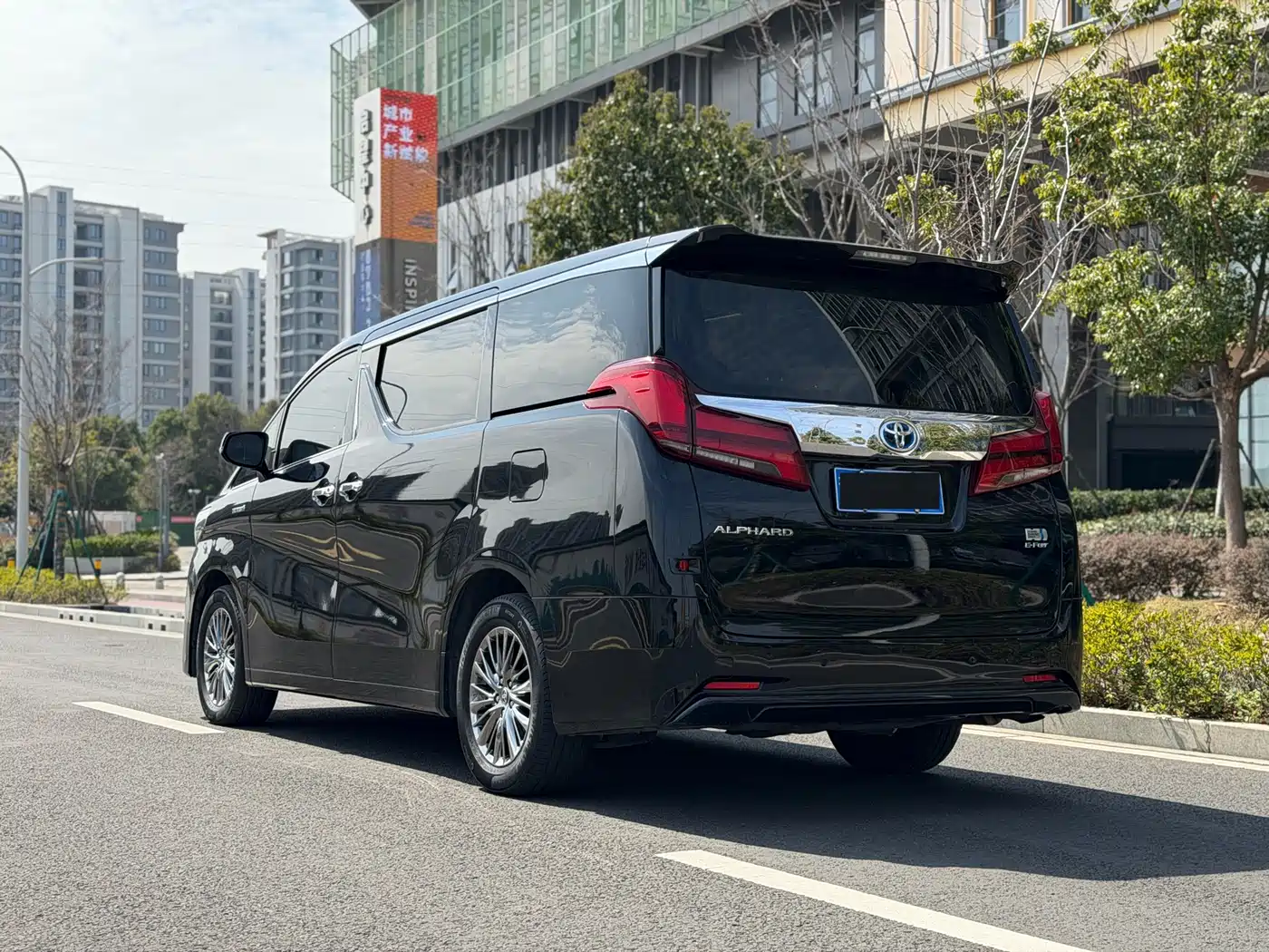 Toyota Alphard 2020 Hybrid 2.5L Premium Edition фото 15
