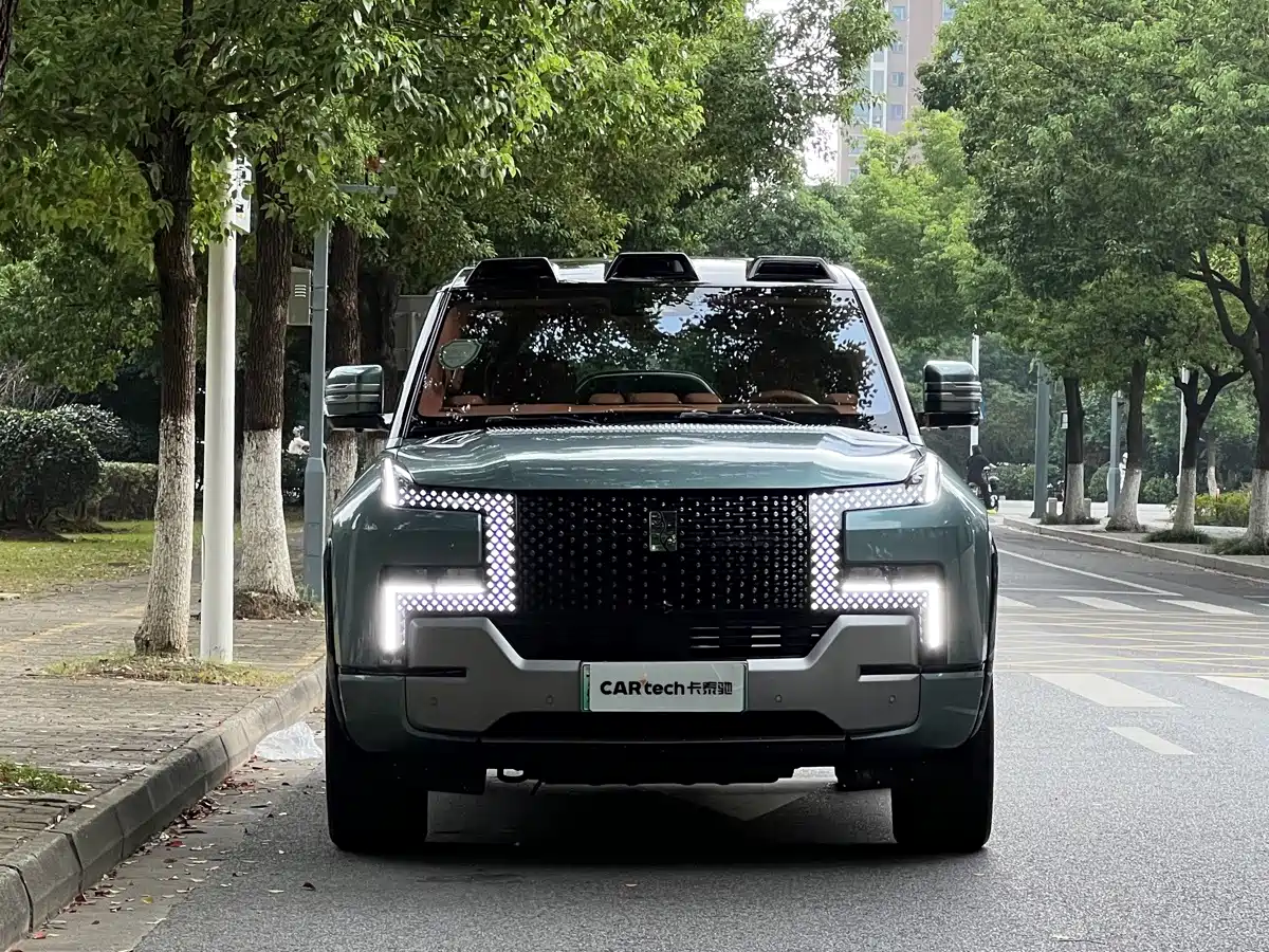 2024 Yangwang U8