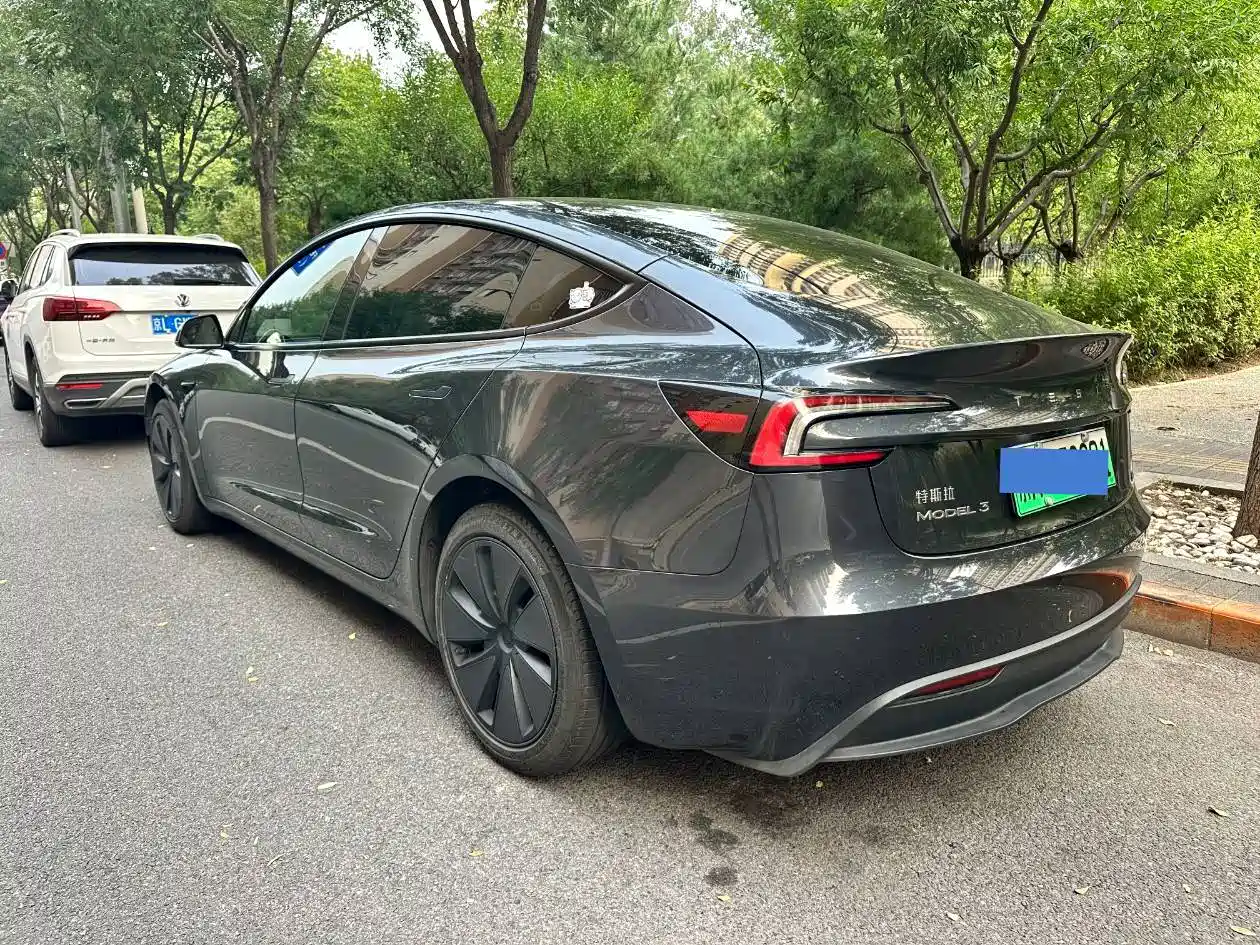 Фото 13 - Tesla Model 3