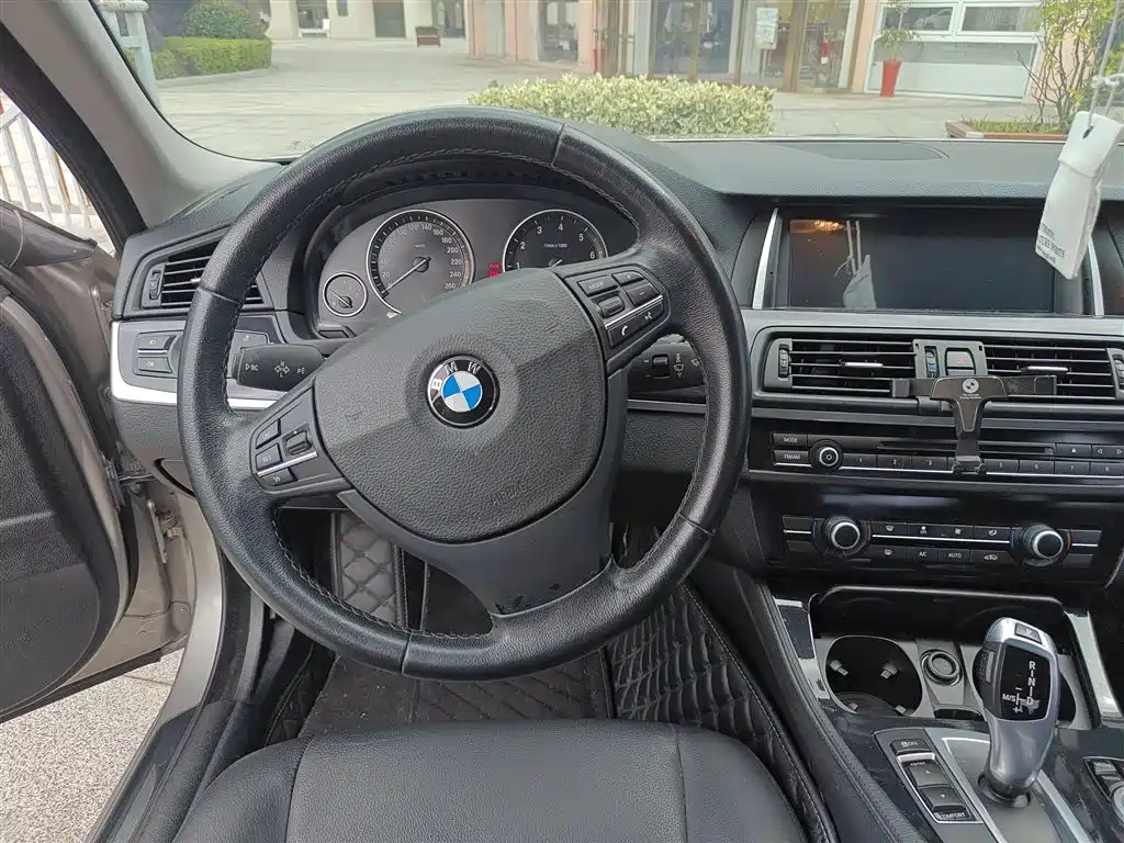 BMW 5 Series 2014 520Li Elegance фото 12