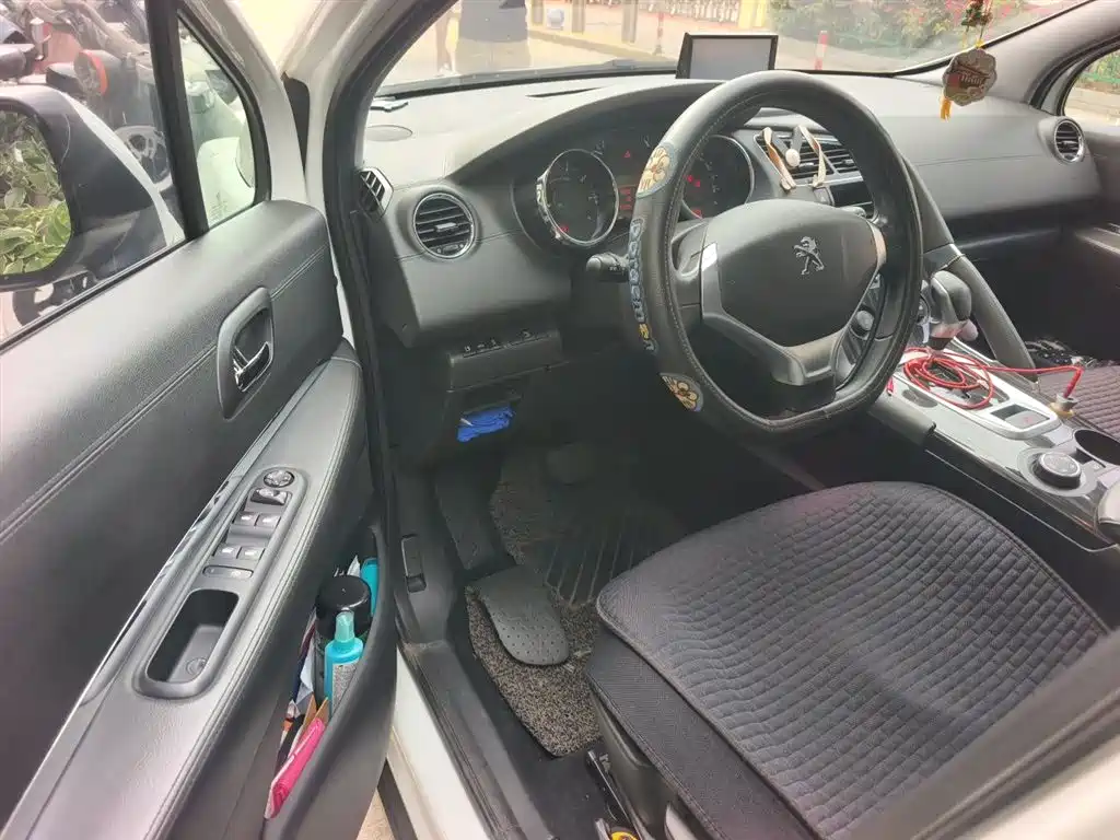 Peugeot 3008 2015 1.6THP Automatic Classic Edition фото 13