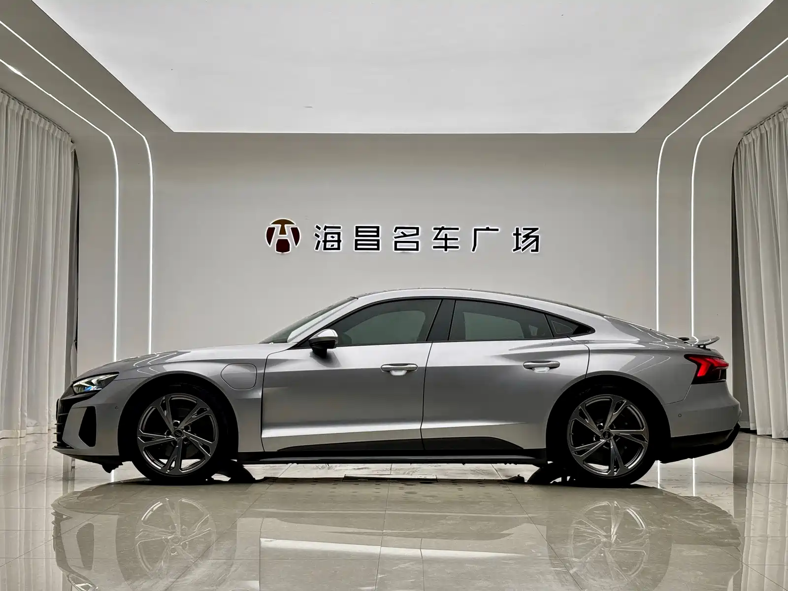 Photo 5 - Audi RS e-tron GT