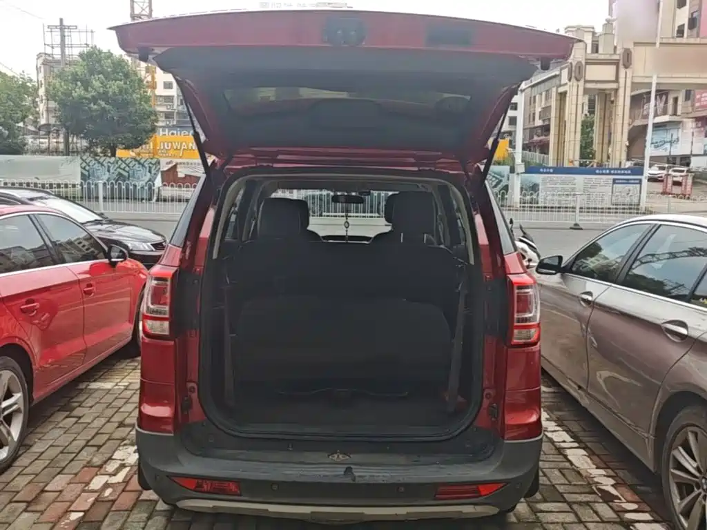 Фото 19 - BAIC Huansu S3