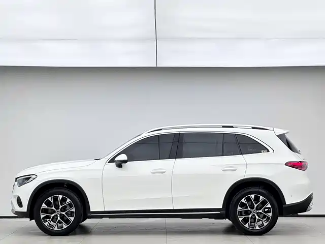 Mercedes-Benz GLC 2023 GLC 260 L 4MATIC Sport 5-seater — фото 3