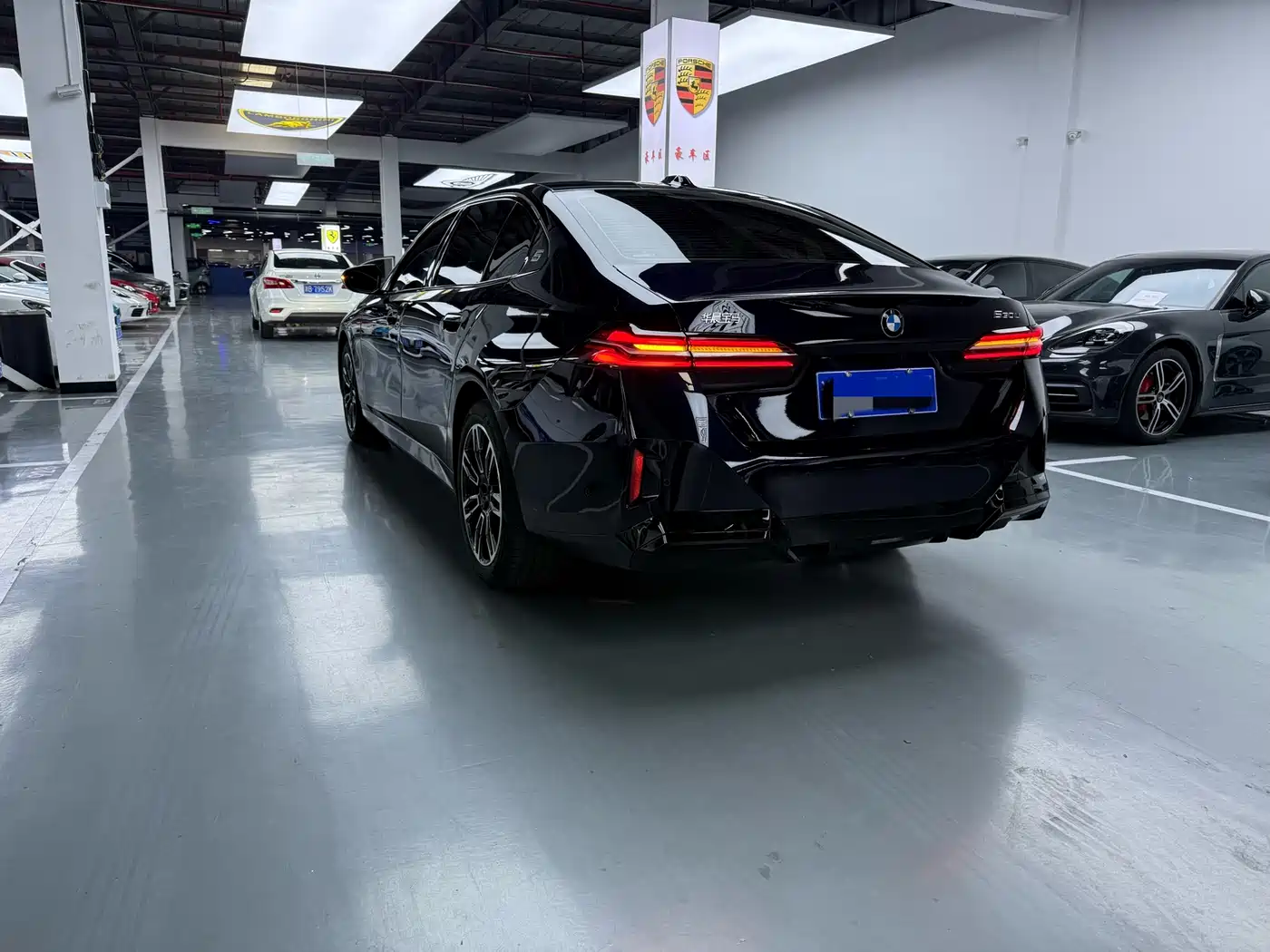 BMW 5 Series 2026 530Li Leading Luxury Package фото 19