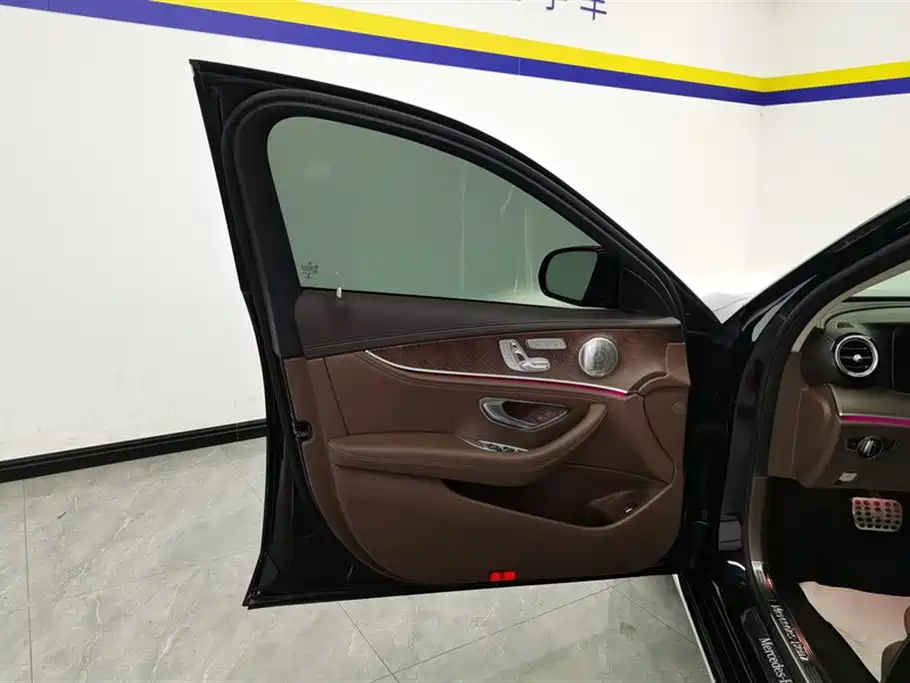 Mercedes-Benz E-Class 2023 E 300 L Luxury фото 7