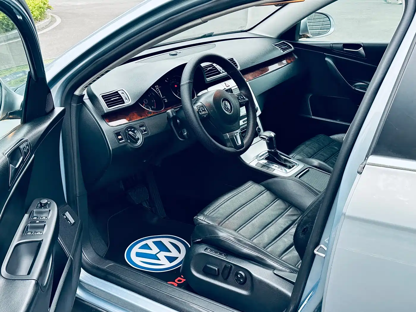 Volkswagen Passat 2011 2.0T Wagon Luxury фото 10