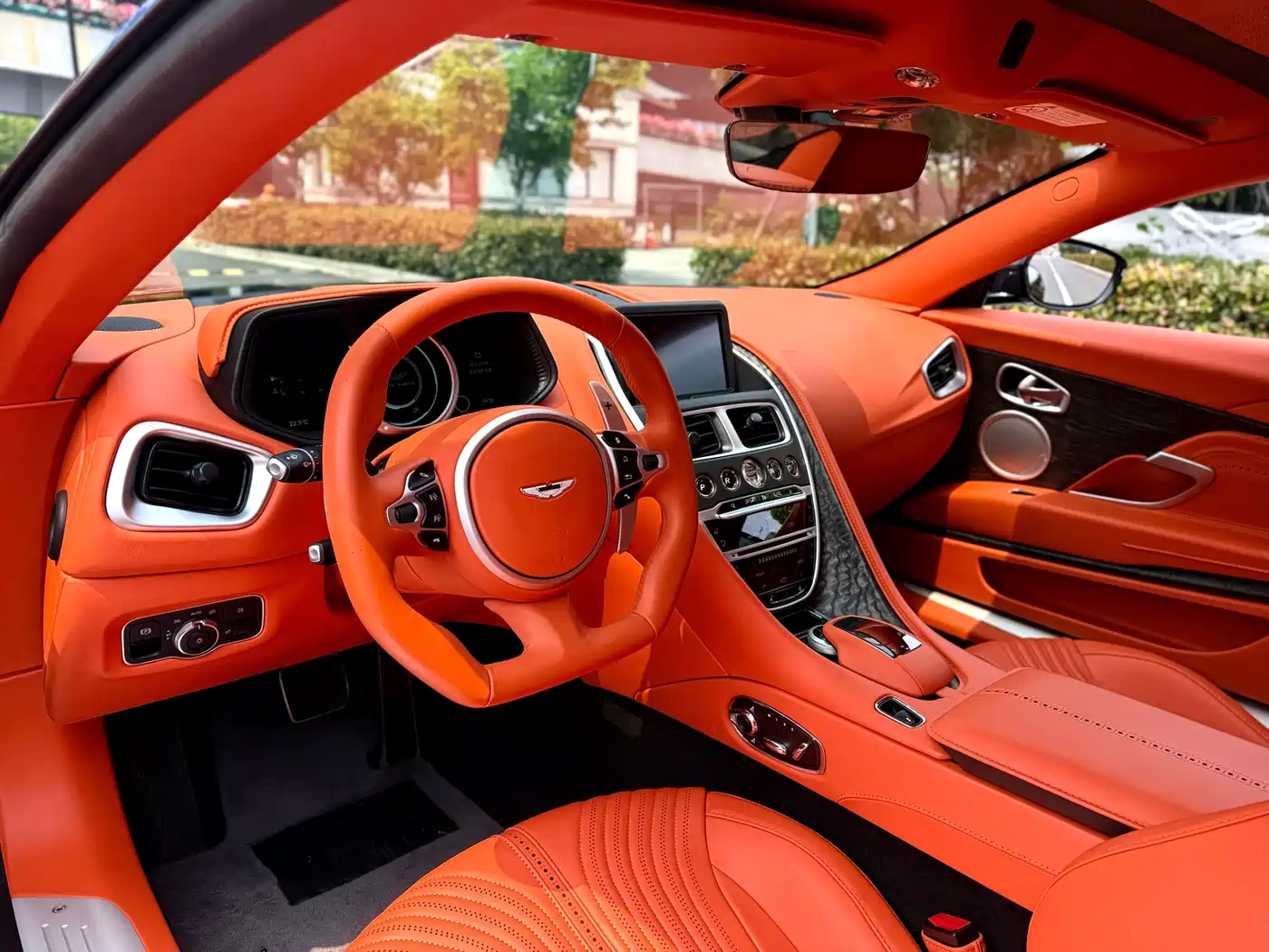 Aston Martin DB11 2022 4.0T V8 Coupe фото 4