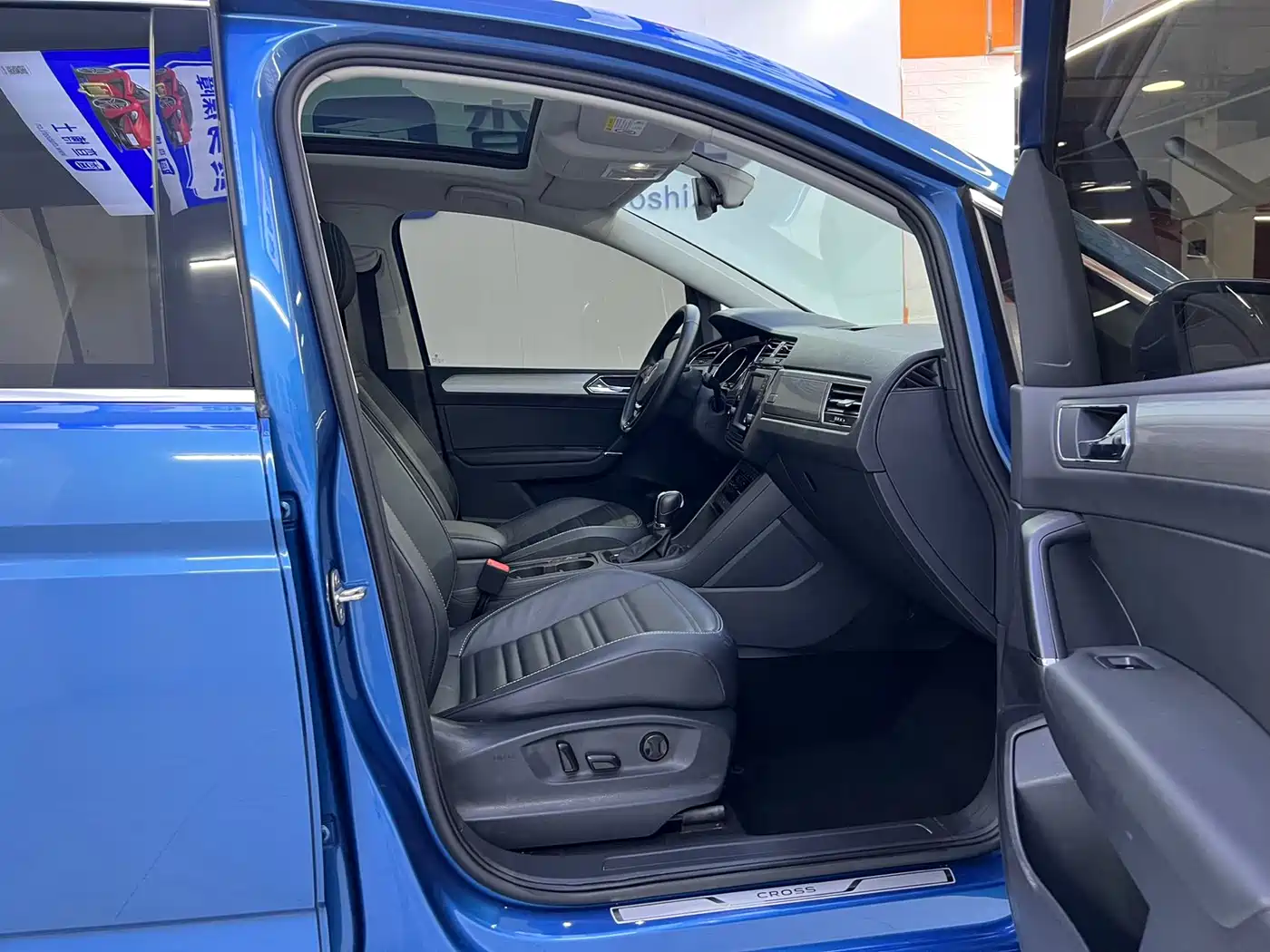 Volkswagen Touran 2021 Touran L 280TSI DSG Cross Edition 7-seater фото 21