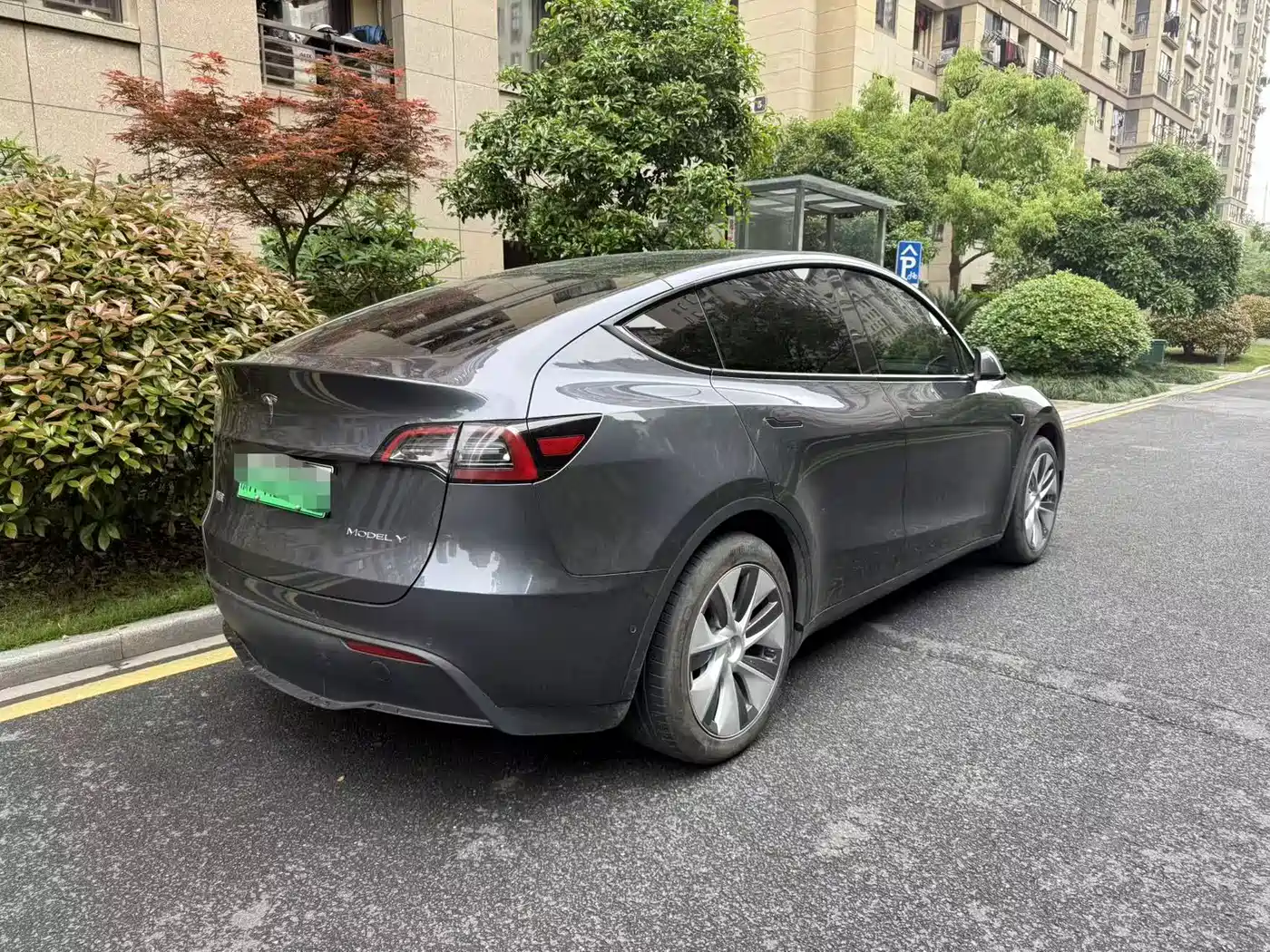 TESLA MODEL Y