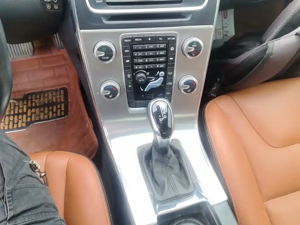 Фото 14 - Volvo S60