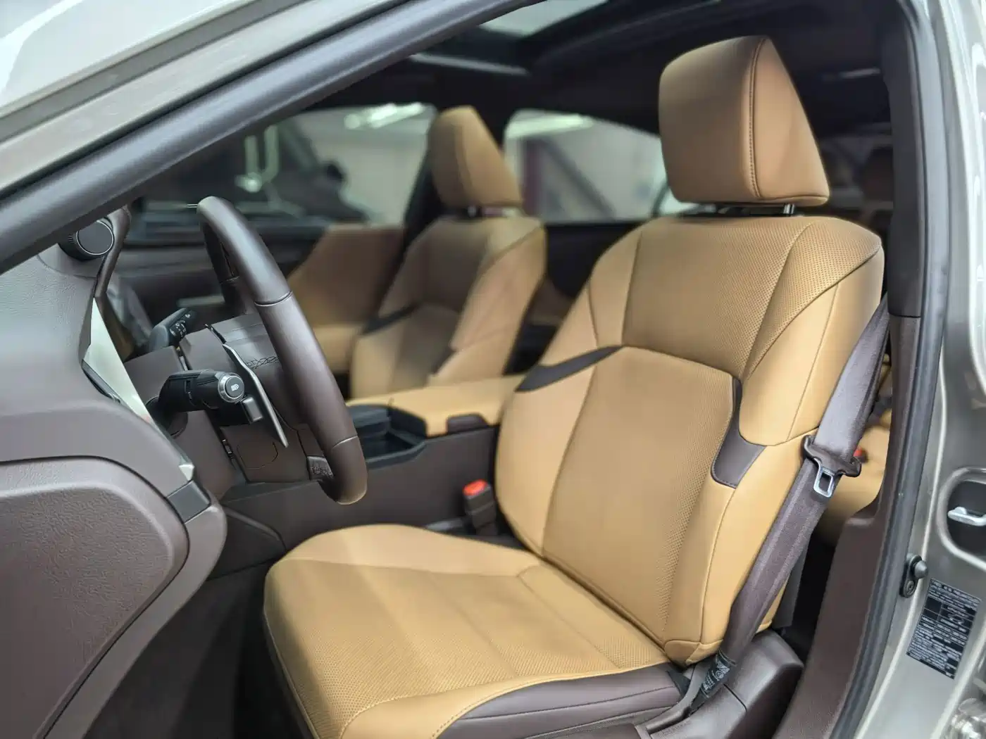 Фото 35 - Lexus ES