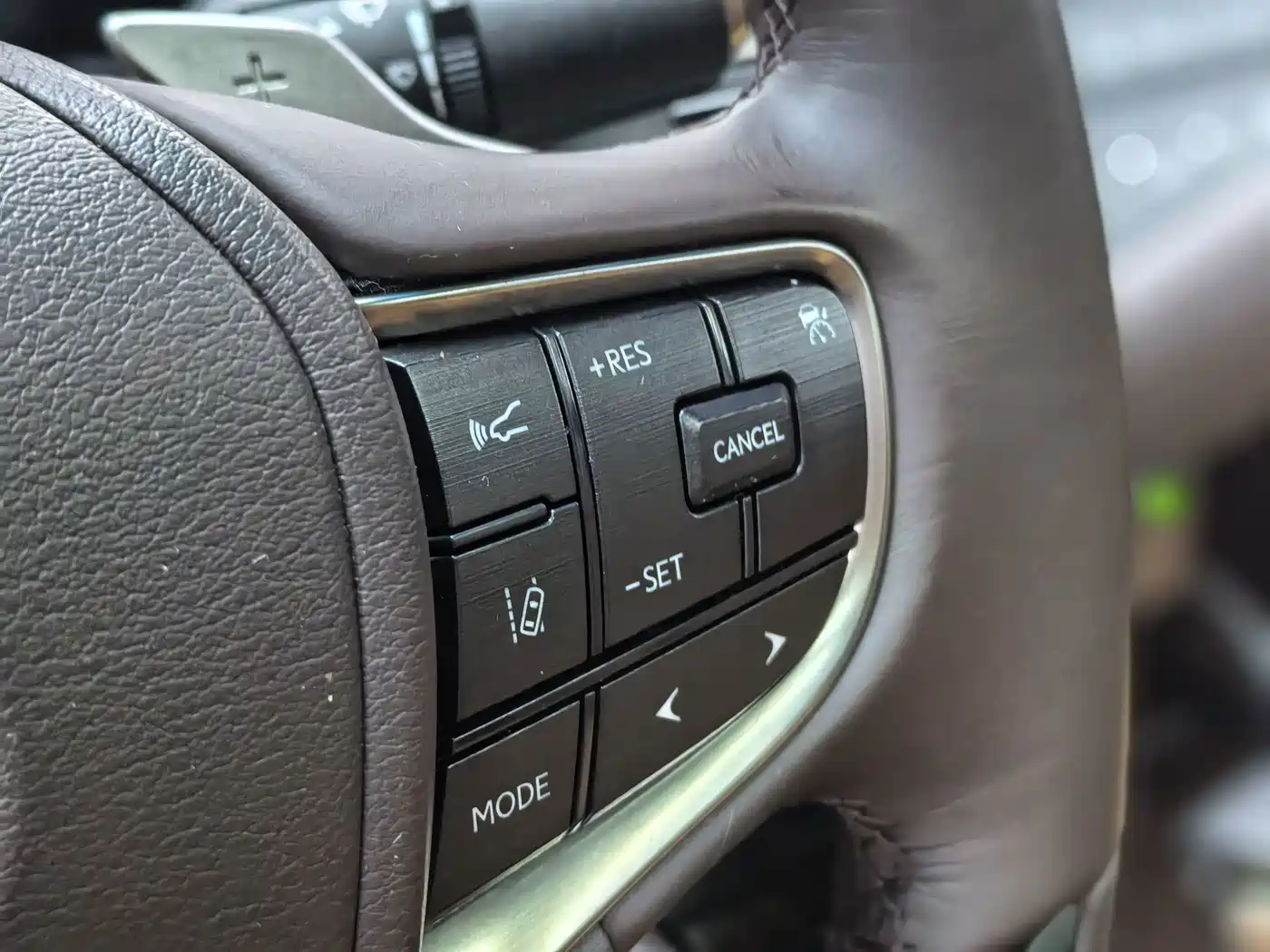 Фото 20 - Lexus ES