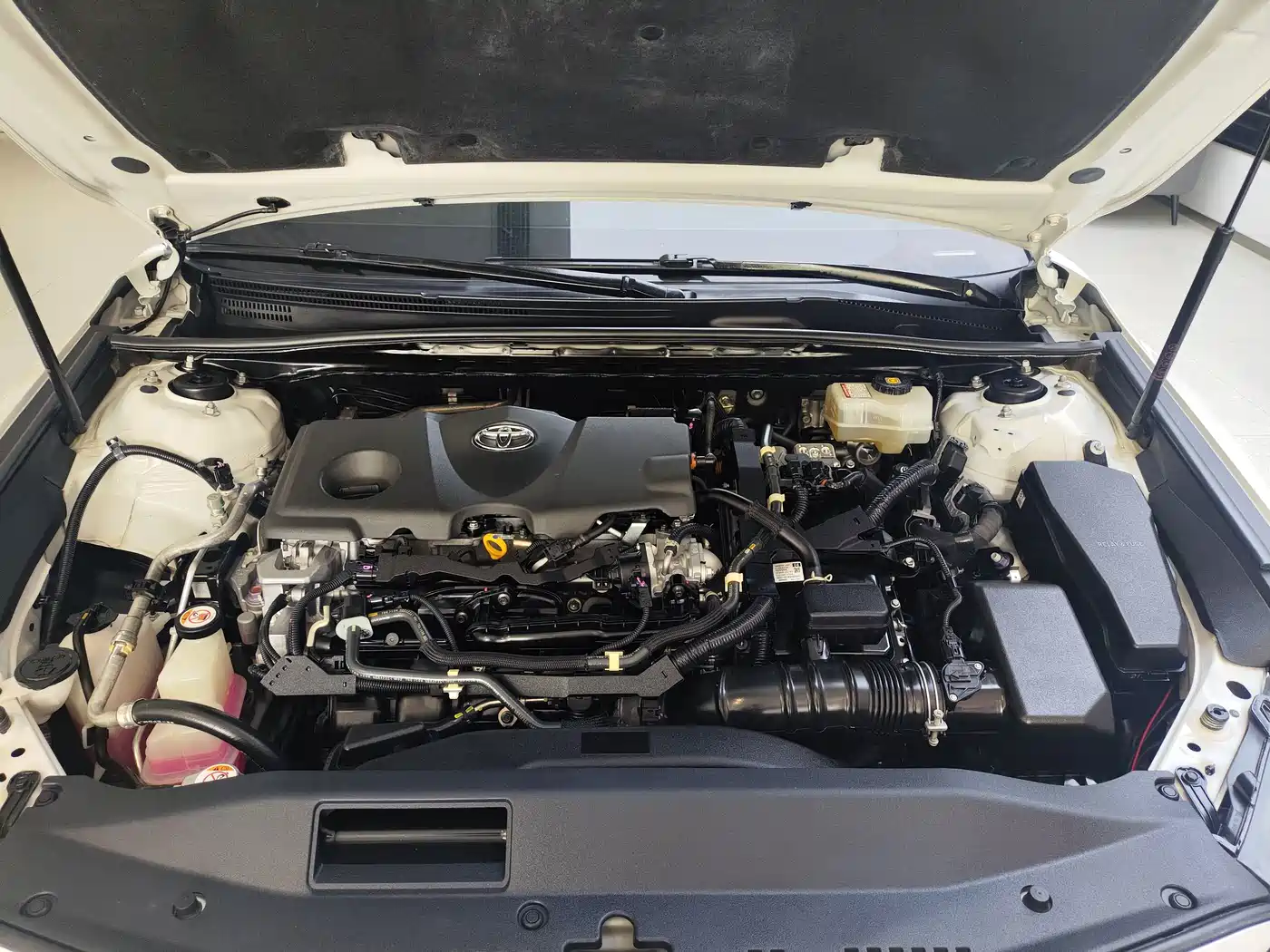 Toyota Camry 2021 Hybrid 2.5HG Luxury Edition фото 13