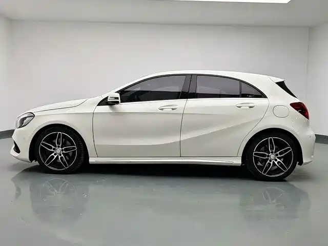 Mercedes-Benz A-Class (Import) 2016 A 260 Sport фото 16
