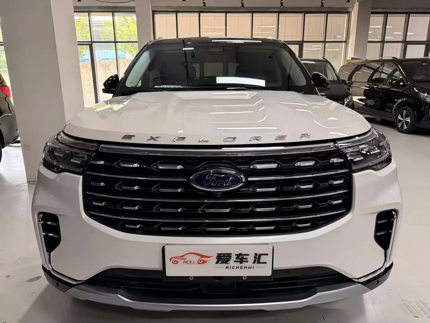 Ford Explorer 2025 2024 2.3T EcoBoost AWD Titanium Edition 6-Seater